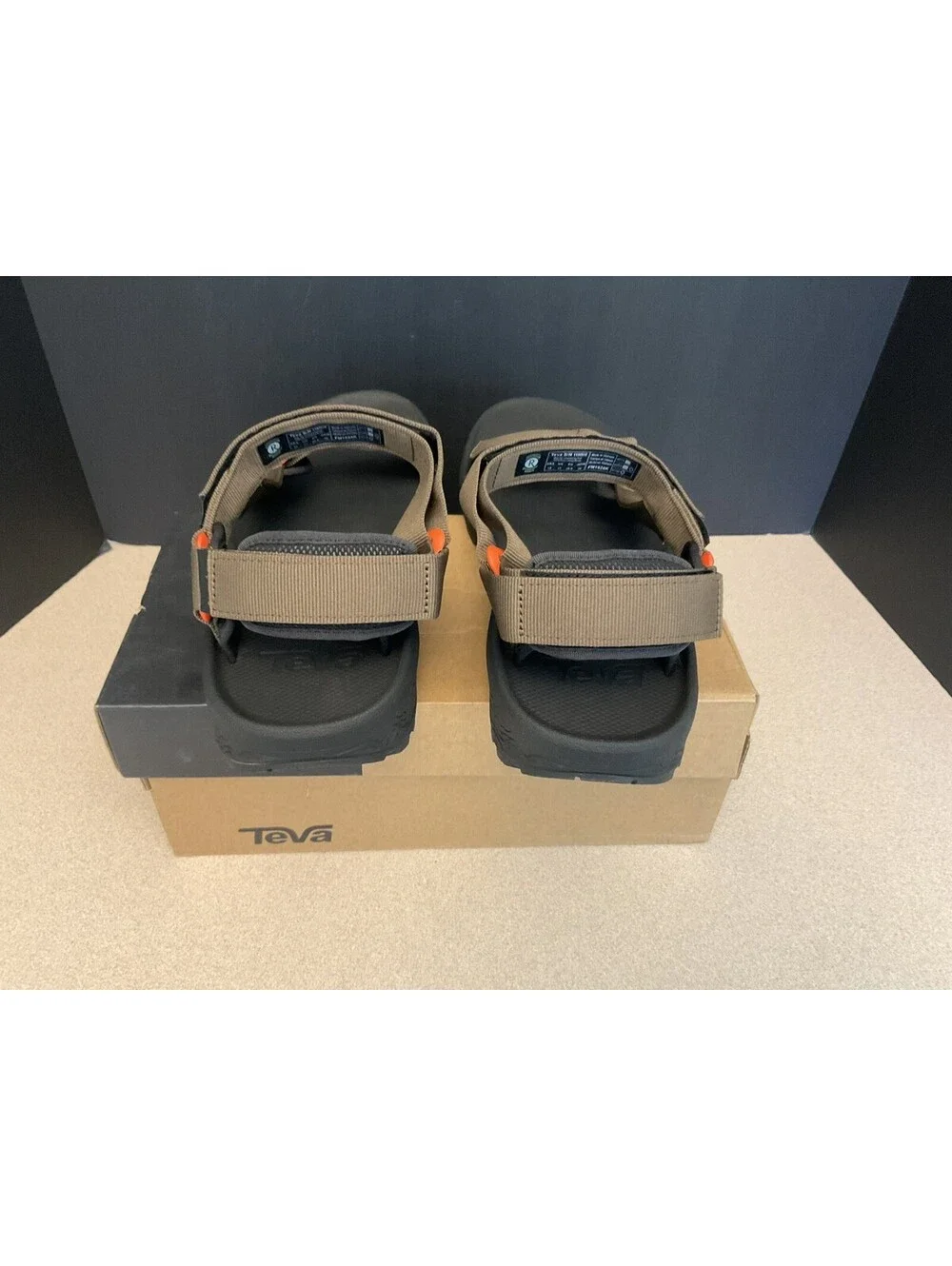 New! Mens Teva Hydratek Desert Palm Strappy Sandals. Size 12. Nice!!!